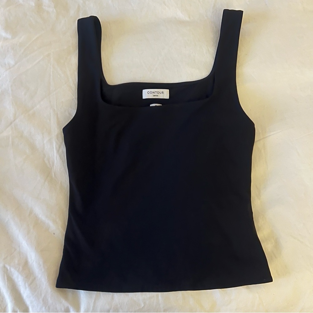 SOLD Aritzia Babaton body Contour